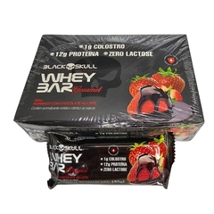 Kit 12 Whey Bar Barra de Proteínas Gourmet Sabor Morango com Chocolate Ao leite Black Skull 45g