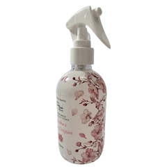 Água Perfumada Para Lençol e Tecidos Orquídea e Flor de Cerejeira Casa Luxo Abelha Rainha 250ml