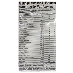 Rótulo nutricional do Whey em Pó Refil Concentrado + Isolado e Hidrolisado Sabor Morango da marca Black Skull, apresentando informações detalhadas sobre os nutrientes por porção.