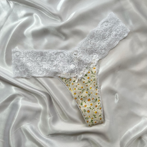 •Tanga victoria florcitas natural•