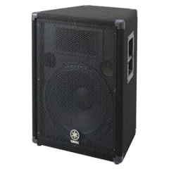 Parlante Yamaha BR15 negro de 2 vías con rejilla metálica frontal y asas laterales para audio profesional
