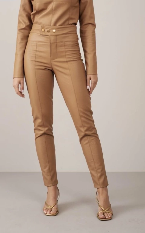 Calça 3 botões promo 40