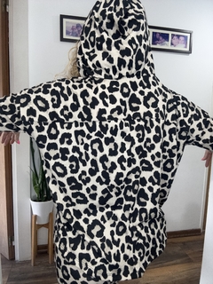 Imagen de Buzo con capucha Lanilla leopardo
