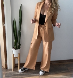 Traje Blazer ➕ Pantalon cargo lino en internet