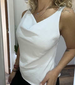 Blusa cuello volcado en internet
