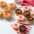 MOLDE PARA DONUTS STANDARD 6 CAVIDADES WILTON® - tienda online