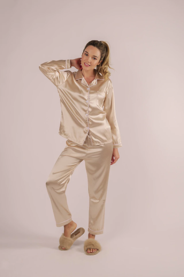 PIJAMA DE SATÉN MAYA COLOR NUDE