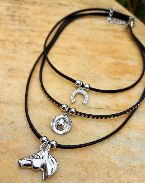 Colar country triplo preto e prata