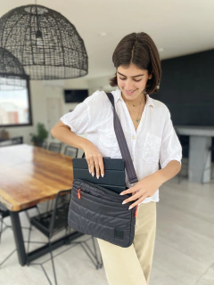 Imagen de Porta Notebook Puffer Negra 13" y 15"