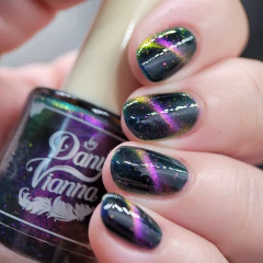 Strychninne - By Dany Vianna Esmaltes Artesanais