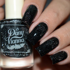 Black Sequins na internet