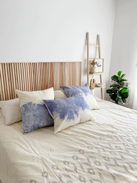 Almohadón batik azul rectangular