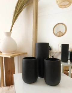 Florero cilindro negro