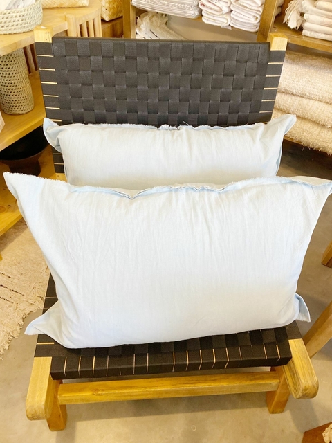 Almohadon celeste liso rectangular
