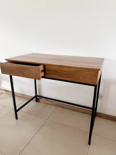 Escritorio laurel y hierro en internet