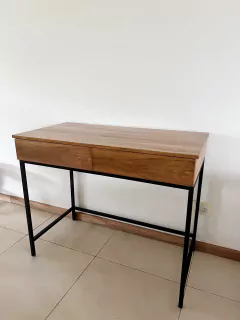 Escritorio laurel y hierro