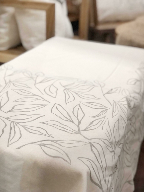 Mantel hojas gris