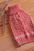 Suéter de tricot para pets na cor coral, com detalhe de trança e gola alta para aquecer quem você ama.