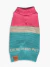 Suéter de inverno para pets nas cores rosa, creme e azul, com detalhes em malha.