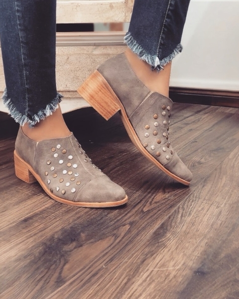 BOTITA JULIANA DE CUERO TAUPE CHOIKA - comprar online
