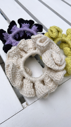Scrunchies tejido a mano color natural