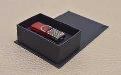 Kit com 30 Caixas de Pen Drive Verniz