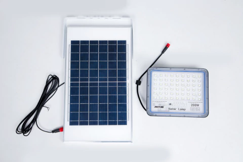 Reflector Led + Panel Solar Exterior Con Control Remoto en internet