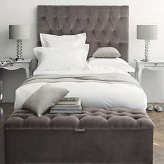 Combo Capitone Respaldo de sommier 1,8m + Baulera de cama 1,4m en tela premium