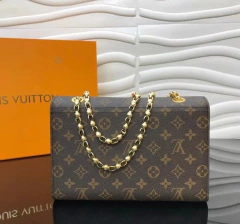 Bolsa Louis Vuitton Victoire Bege na internet