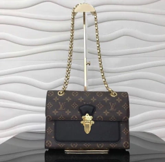 Bolsa Louis Vuitton Victoire Preta