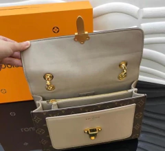 Imagem do Bolsa Louis Vuitton Victoire Bege