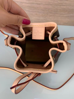 Bolsa Louis Vuitton Noé Nano Italiana na internet