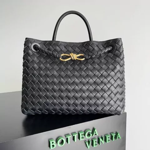 Bolsa Bottega Veneta Andiamo Preta Média Italiana