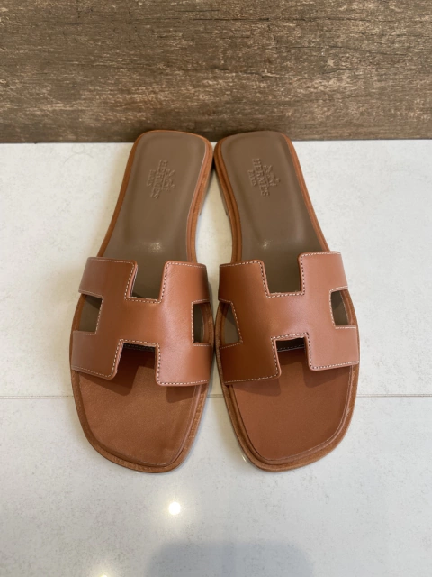 Rasteira Flat Hermes Oran Caramelo italiana