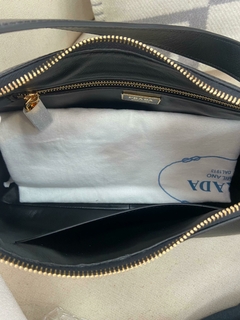Bolsa Prada de Ombro Grande Preta Italiana na internet