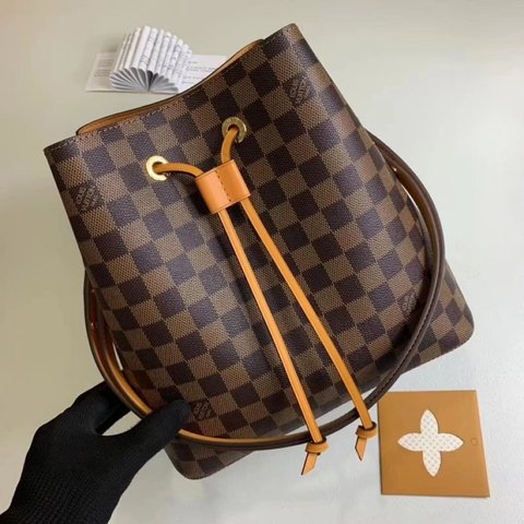 Bolsa Louis Vuitton Neonoé Ebene Amarela