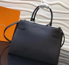 Bolsa Louis Vuitton Lockme Day na internet