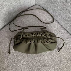 Bolsa Bottega Veneta The Pouch 20 Pequena Verde Italiana - Bolsas e Grife