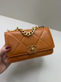 Bolsa Chanel 19 Wallet On Chain Laranja