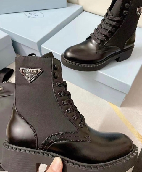 Bota em Couro Escovado Preta Italiana