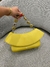 Bolsa Loewe Ola Amarela na internet