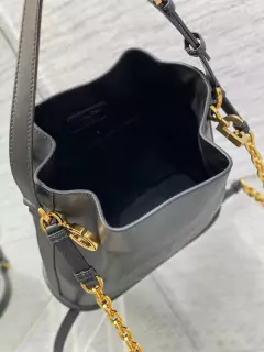 Bolsa Dior C’est Preta Média Italiana na internet