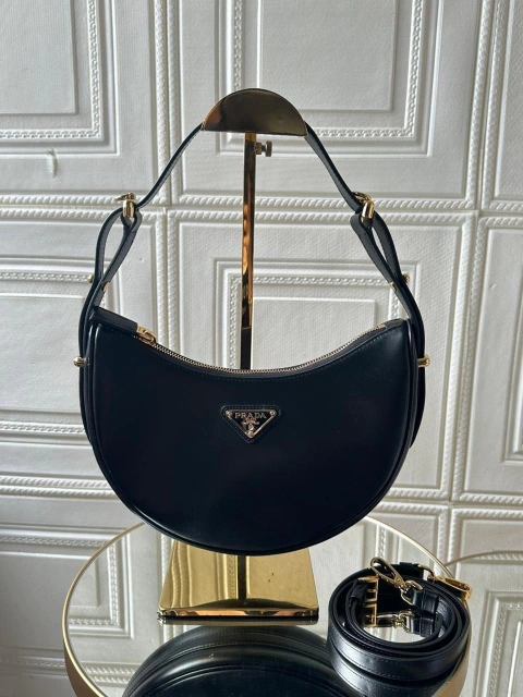Bolsa Prada Arqué Meia Lua Preta Italiana