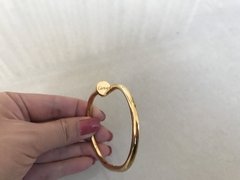 Pulseira Bracelete Cartier Prego Juste Un Clou Dourado Com Brilho - Bolsas e Grife