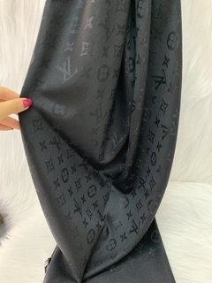 Pashmina Echarpe Xale Louis Vuitton Preta Italiana na internet