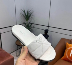 Chinelo em Couro Napa Acolchoado Off-White Italiana