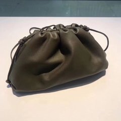 Bolsa Bottega Veneta The Pouch 20 Pequena Verde Italiana - comprar online