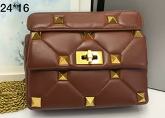 Bolsa VLTN Roman Stud Média Marrom Italiana