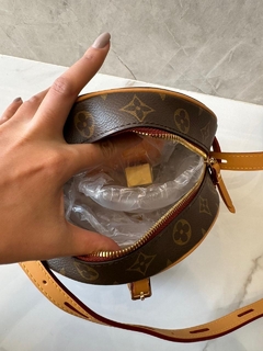 Bolsa Louis Vuitton Boite Chapeau Monogram Italiana - Bolsas e Grife