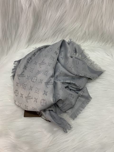 Echarpe Louis Vuitton Cinza - BRINDE